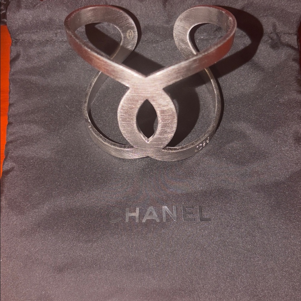 CHANEL interlocking CC Silver tone Metal Open Cuff Bracelet + dust bag - Picture 5 of 9